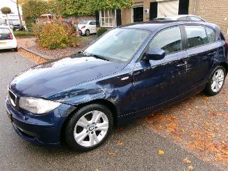 Voiture accidenté BMW 1-serie 116 I HIGH EXCUTIVE CLIMA 2011/2