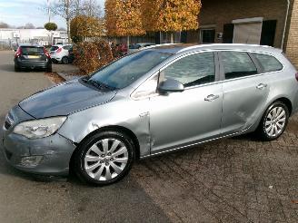 krockskadad bil auto Opel Astra 1.7 CDTI SPORTS COSMO CLIMA 2011/3