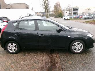 Hyundai I-30 1.4 I DYNAMIC picture 5