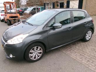 Schadeauto Peugeot 208 1.2 I ALLURE 5 DEURS AIRCO 2012/8