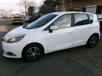 damaged passenger cars Renault Scenic 1.5 DCI EXPRESSION CLIMA NAVI 2014/9