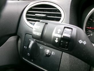 Ford Focus 1.6 I GEEN SCHADE picture 14