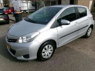 damaged passenger cars Toyota Yaris 1.3 VVT-I NOW AIRCO 2014/5
