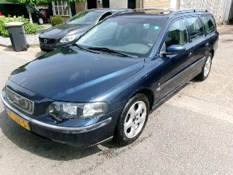 Coche accidentado Volvo V-70 2.4 D5 GEARTRONIC BLACK SAPPHIRE EDITION II 2004/1