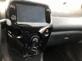 Peugeot 108 1.0  CABRIO picture 20