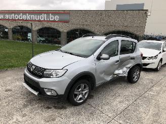 Vaurioauto  passenger cars Dacia Sandero 0.9 AUTOMATIQUE 2020/6
