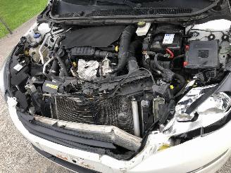 Peugeot 308 1.2 picture 14