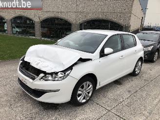 Vaurioauto  passenger cars Peugeot 308 1.2 2016/4