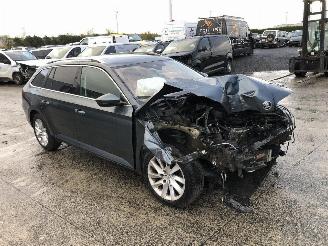 Skoda Superb COMBI  2.0 TDI  DSG picture 3