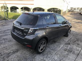 krockskadad bil auto Toyota Yaris 1.5 HYBRIDE 2013/10