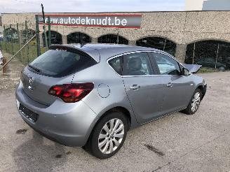 Damaged car Opel Astra 1.4 A14XER 2010/5