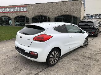 Voiture accidenté Kia Pro cee d 1.4 I 2016/4