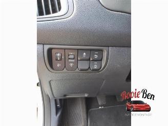 Kia Rio Rio III (UB), Hatchback, 2011 / 2017 1.2 CVVT 16V picture 16