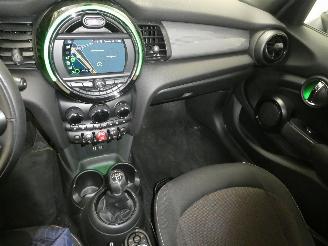 Mini Cooper 1.5 picture 10