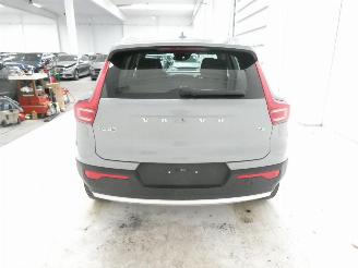 Volvo XC40 MOMENTUM picture 7