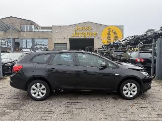 uszkodzony samochody osobowe Opel Astra SPORTS TOURER 2016/2