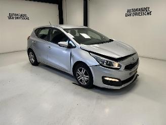 krockskadad bil auto Kia Cee d 2016/7
