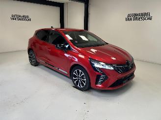 damaged passenger cars Renault Clio TECHNO 2025/4