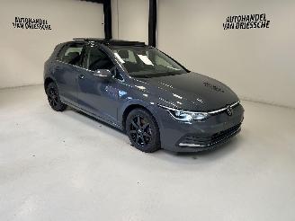 damaged passenger cars Volkswagen Golf PLUGIN HYBRIDE 2022/11