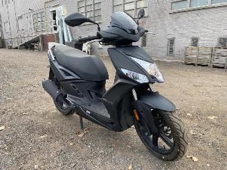 krockskadad bil bromfiets Kymco  AGILITY 50 2024/12