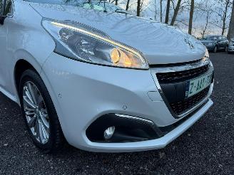 Peugeot 208 ALLURE picture 3