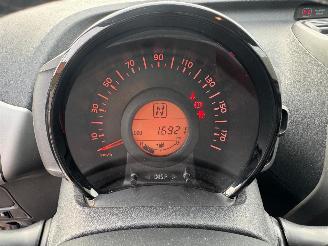 Peugeot 108 1.0 picture 25