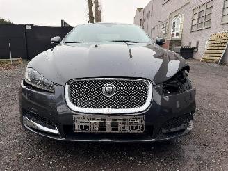Jaguar XF 2.2 D picture 4