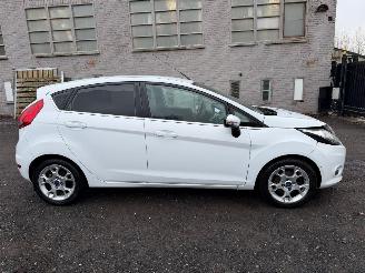 krockskadad bil auto Ford Fiesta TITANIUM 2012/3
