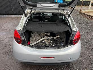 Peugeot 208 1.2 I picture 19