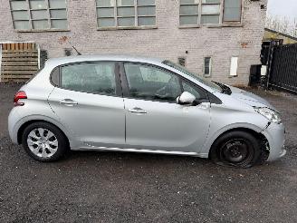  Peugeot 208 1.2 I 2012/8
