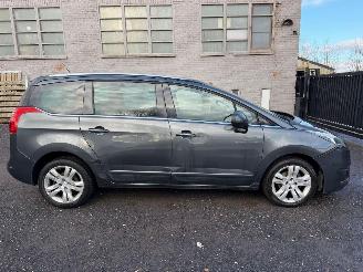 Damaged car Peugeot 5008 ALLURE 2015/4
