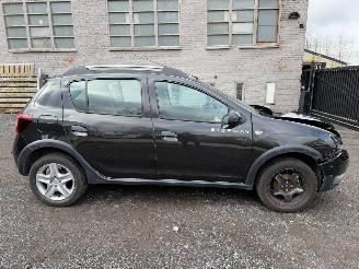 krockskadad bil auto Dacia Sandero PLUS 2016/3