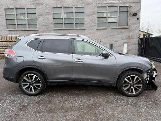 Vaurioauto  passenger cars Nissan X-Trail 1.6 CDTI 2015/5