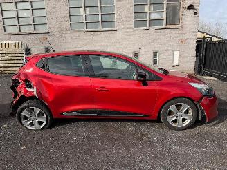 skadebil auto Renault Clio LIFE 2015/12
