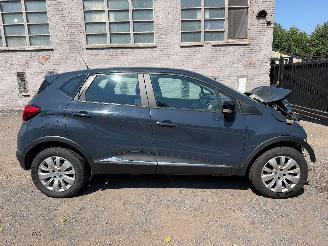 Vaurioauto  passenger cars Renault Captur ZEN 2015/8