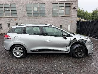 Vaurioauto  passenger cars Renault Clio IV GRANDTOUR 2020/6