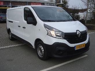 krockskadad bil bedrijf Renault Trafic L2-H1 1.6DCI EURO 6   AIRCO-NAVI 2017/10