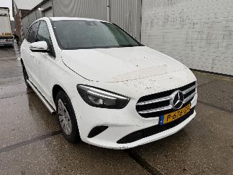 krockskadad bil auto Mercedes B-klasse 200d Automaat 2022/3