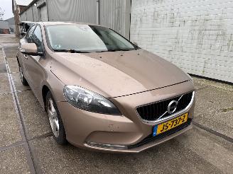 uszkodzony samochody osobowe Volvo V-40 2.0 T2 Kinetic 2016/6