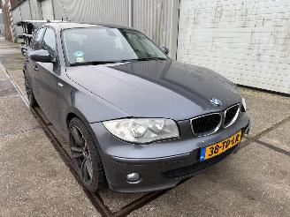 uszkodzony samochody osobowe BMW 1-serie 120i Executive Automaat 2006/7