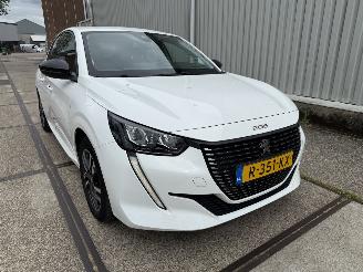 Peugeot 208 1.2 PureTech Allure picture 11