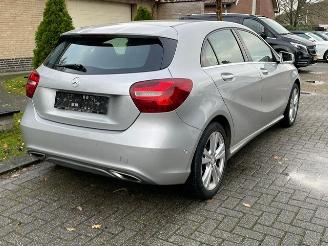 Mercedes A-klasse 180 URBAN AUTO NAVI PDC picture 6