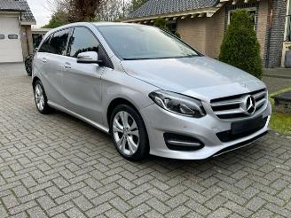 krockskadad bil auto Mercedes B-klasse 180 d AUTOMAAT NAVI PDC 2015/11