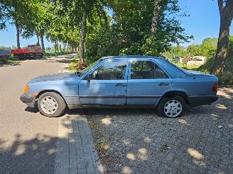 Salvage car Mercedes 200-280 260 E W124 1989/3