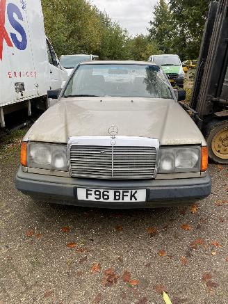 Salvage car Mercedes 200-serie 230 E 1987/1