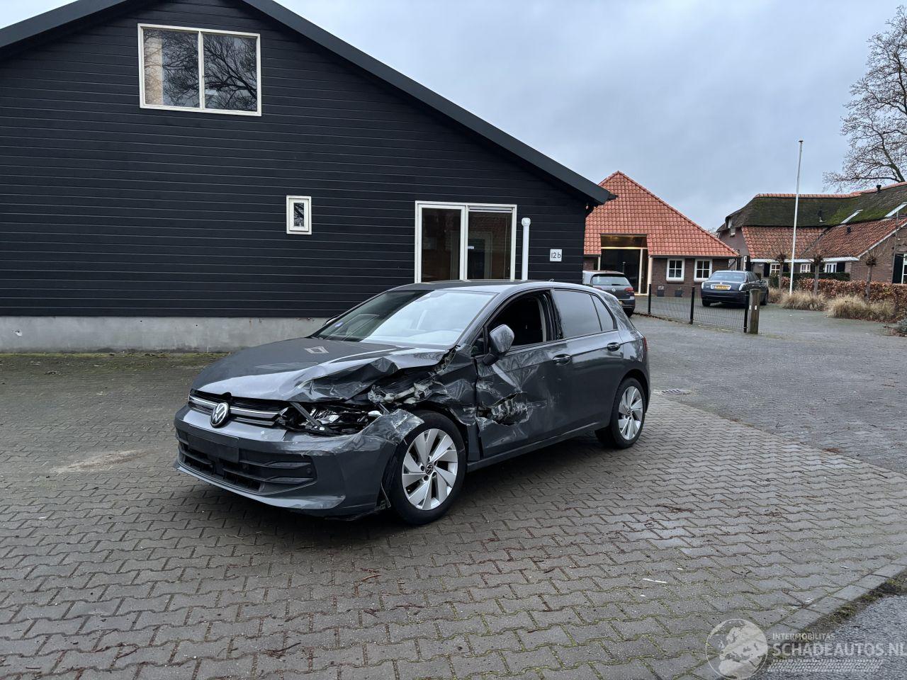 Volkswagen Golf 8,5 ETSI 1.5 HYBRIDE AUTOMAAT NAVI CLIMA CAMERA LED VIRT DASH TREKHAAK B.J 12-2024