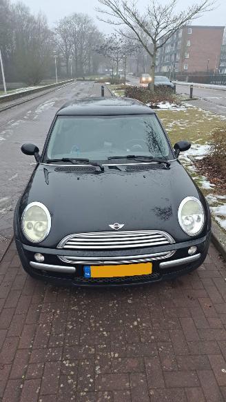 Schadeauto Mini Mini ONE 1.6 PANO B.J 2003 inruiler 2003/5