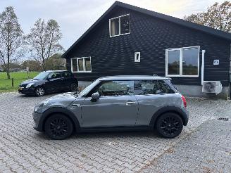 Mini One 1.5 EDITION CLIMA ABS B.J 2018 Lichte schade picture 6