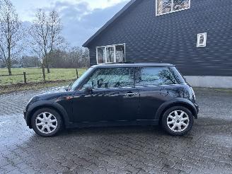 Mini Mini 1.6 Panoramadak Airco Lmv geen schade APK maart 2027 picture 5