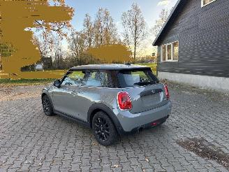 Mini One 1.5 EDITION SPORT CLIMA ABS PDC B.J 11-2018 SCHROEFSCHADE picture 4
